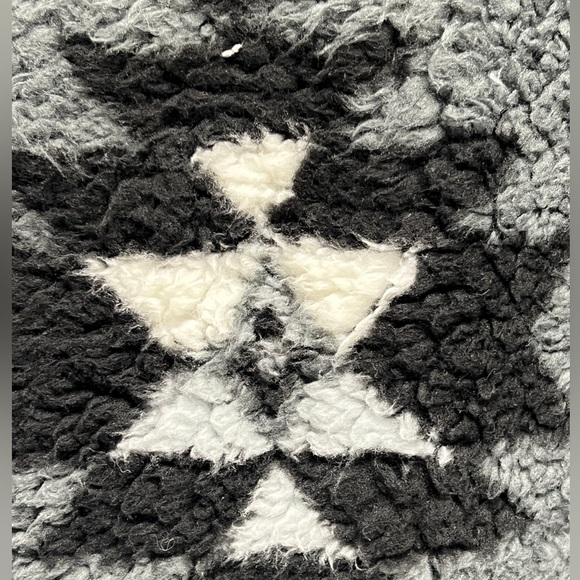 NWT WRANGLER Sherpa Reverse to Corduroy Throw - Picture 5 of 10